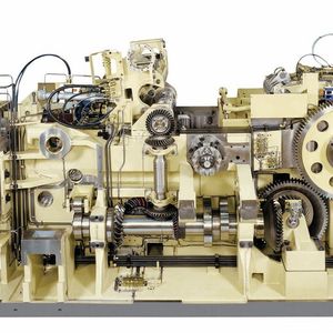 Beim Kaltfliesspressen wird der Werkstoff in der Kaltpresse unter hohem Druck zum Fliessen und mithilfe von Matrizen in eine massgenaue Bauteilform gebracht.