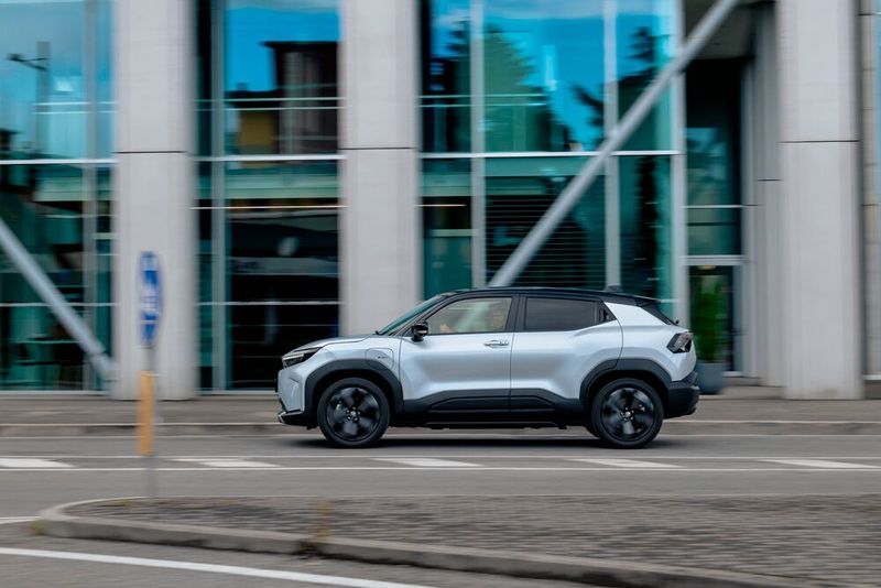 At a compact 4.28 meters, the Urban Cruiser remains conveniently suitable for parking garages. (Image:Toyota)