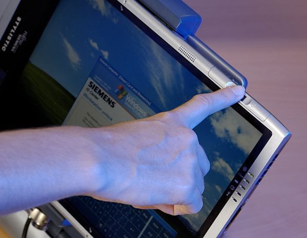 Biometrischer IT-Zugang: Fingerabdruckerkennung am PC schützt vor unberechtigtem Datenzugriff  (Foto: Siemens IT Solutions and Services)
