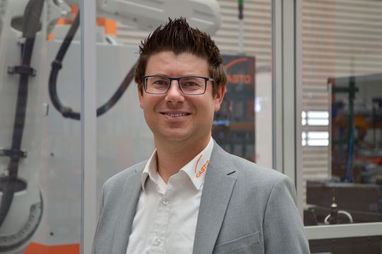 Wir haben das Sägezentrum so konzipiert, dass Unternehmen die passende Ausbaustufe für ihren Bedarf wählen können – abhängig von Faktoren wie Materialspektrum oder Säge-Output“, sagt Jonathan Riegel, Mitglied der Geschäftsleitung bei Kasto.(Bild:  Kasto Maschinenbau GmbH & Co. KG)