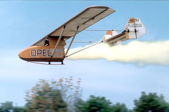 Der von Fritz von Opel speziell für den Raketenantrieb gebaute Hochdecker. (Archiv: Vogel Business Media)