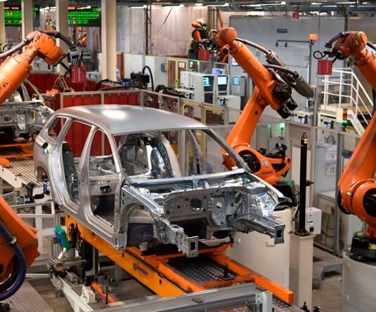 Die Robotik entwickelt sich laut VDMA rasant. Nicht nur im Automobilbau. Damit auch KMU nicht ins Hintertreffen geraten, hat der Bereich VDMA-Robotik drei neue Vorstandsmitglieder berufen, die sich auskennen. (dressel)