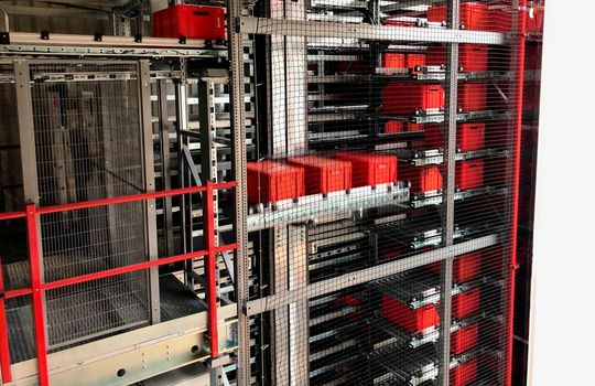 Die Viessmann Group modernisiert ihr Warenverteilzentrum (WVZ) in Allendorf. Mit Shuttle-Lager und SAP-EWM-Systemen unterstützt bei diesem Vorhaben die Expertise von Körber. Die Viessmann Group modernisiert ihr Warenverteilzentrum (WVZ) in Allendorf. Mit Shuttle-Lager und SAP-EWM-Systemen unterstützt bei diesem Vorhaben die Expertise von Körber.