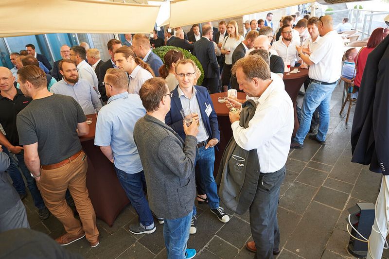 Empfang auf der Terrasse direkt am Rhein (Trend Micro Deutschland GmbH)