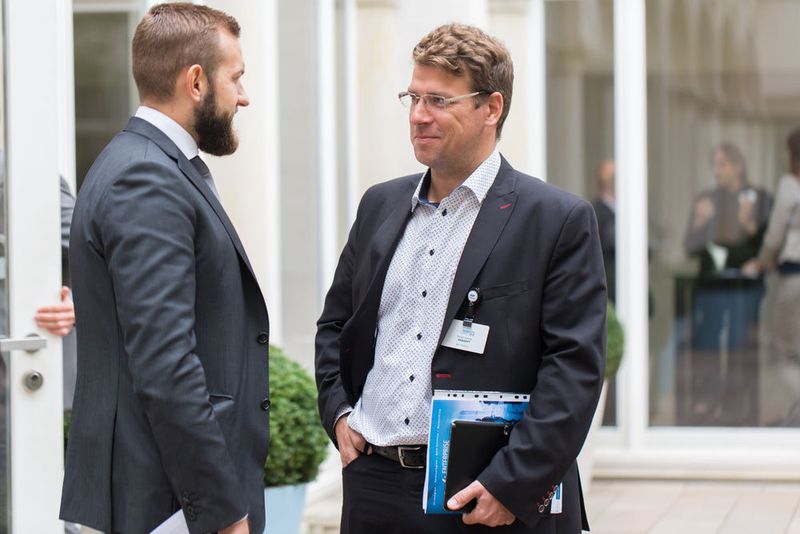 Die Gelegenheit zum persönlichen Austausch wird von den Teilnehmern rege genutzt. (www.offenblen.de)