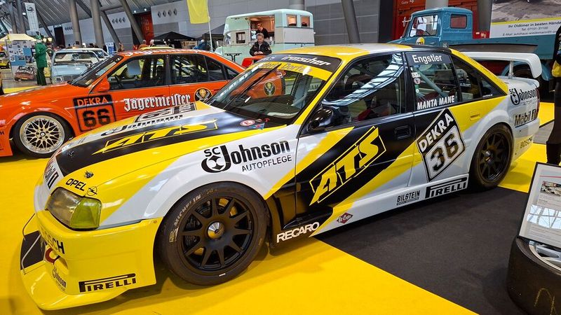 Selbst als Nicht-Opel-Fan wird man beim Anblick dieser Fahrzeuge ein bisschen wehmütig. Das waren noch Zeiten, als man in Rüsselsheim noch richtige Autos baute. (Bild: Dominsky – VCG)