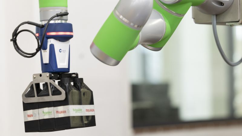 Schneider Electric und Meurer Verpackungssysteme präsentieren auf der SPS 2025 in Nürnberg eine neue Bündelpackmaschine für die Lebensmittelindustrie.(Bild:  Schneider Electric)