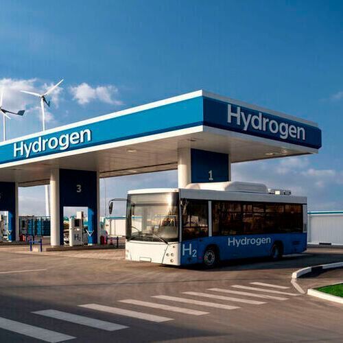 The plant will produce 15 tons per day of liquid green hydrogen, produced using 100 % renewable energy and intended to fuel transportation applications. (©scharfsinn86 - stock.adobe.com)