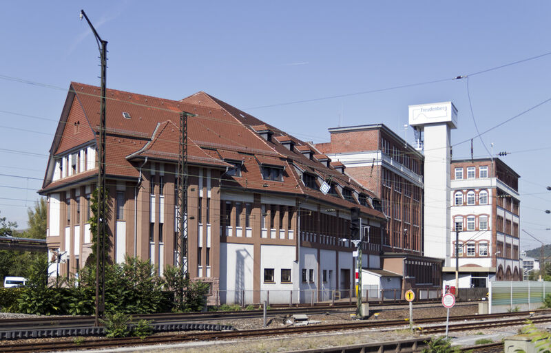 Die Freudenberg Gruppe setzt sich als bester Praktikanten-Arbeitgeber 2015 in der Kategorie Maschinen- und Anlagenbau durch. Das Bild zeigt das Firmengebäude in Weinheim. (Bildquelle: Wikimedia Commons, Rudolf Stricker, CC BY 4.0)