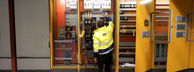 In einer Bestandaufnahme wird das Energieeinsparungspotenzial ermittelt. Anhand eines digitalen Zwillings lässt sich später mit Nexaira der Anlagenzustand erfassen, überwachen und weiter optimieren.(Bild:  Tom C. Dux/EBM-Papst)