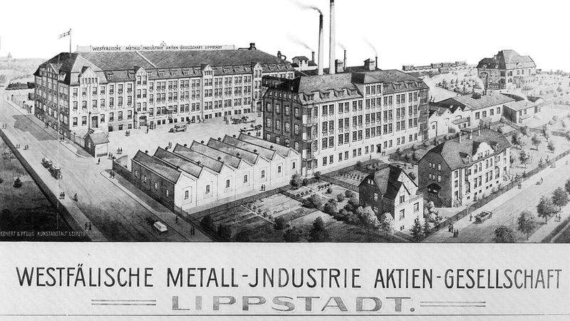 Das Unternehmen, das wir heute als Hella kennen, wurde 1899 von Sally Windmüller unter dem Namen „Westfälische Metall-Industrie Aktien-Gesellschaft (WMI)“ gegründet. Zu dieser Zeit bestand das Produktprogramm aus Ballhupen und Kerzen- und Petroleum-Lampen für Kutschen. (Bild: Hella)