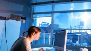 Die Richtlinie VDI 2890 gilt für alle technischen Investitionsgüter, die während ihrer Nutzungsdauer Instandhaltungs- und Prüfmaßnahmen erfordern. (Bild: Thomas Ernsting / LAIF)