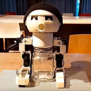 Nie mehr einen alleine Trinken, dachte sich der Erfinder des Drinky Robot...