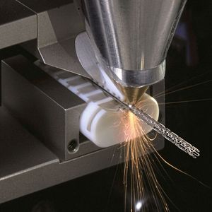 «StarCut Tube» ermöglicht das Schneiden von Stents im Mikrobereich mit höchster Präzision.(Bild:  Bystronic Laser AG)