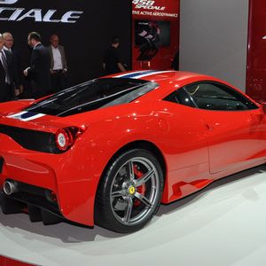 Ferrari zeigt eine verfeinerte Version des 458. Neue Aerodynamik-Elemente und der auf 605 PS leistungsgesteigerte 4,5-Liter V8 mit der angeblich höchsten Literleistung eines zugelassenen Saugmotors machen den 458 Speciale zur absoluten Fahrmaschine.(Foto: Wehner)
