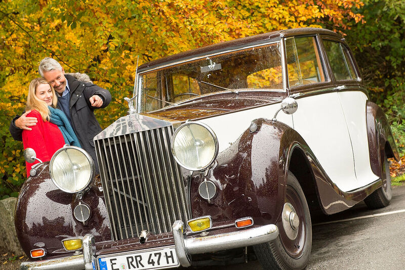 Seltene Eleganz: In diesem Rolls Royce Silver Wraith Sedanca aus dem Jahre 1949 mit 90 PS wurden der Motor sowie das Getriebe im Laufe der Jahre komplett restauriert. (Messe Essen)