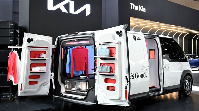 Der PV5 diente beispielsweise als mobiler Showroom für Designermode. (Bild: Kia)