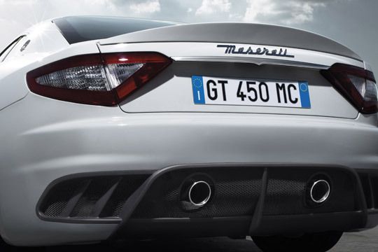 ...dass der Stradale der Konkurrenz die Rücklichter zeigen kann. (Maserati)