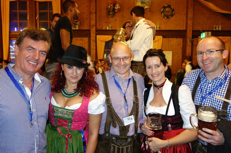 Das Tech Data Team (v. l.) Michael Urban, Reinhold Egenter und Oliver Kaiser mit Besa, IT-BUSINESS und Katja Neumann, NEC (Bild: IT-BUSINESS)