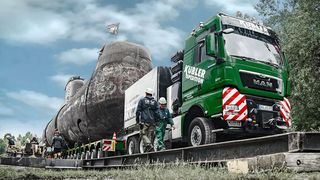 U-17 beim sogenannten Roll-on am Naturhafen Speyer ... (Bild: TII Scheuerle)