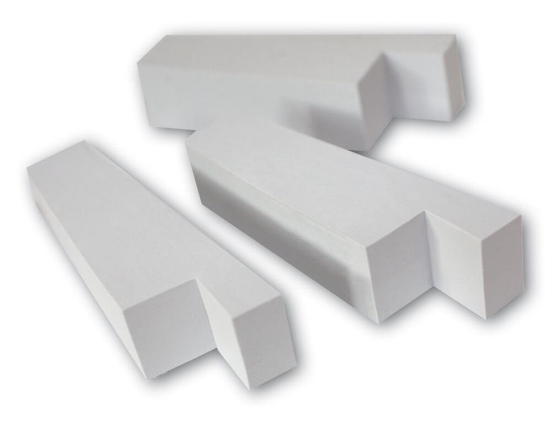 Folien und Platten gibt es in unterschiedlichen Ausführungen, z.B. als Thermipads, wärmeleitende Klebefolien, sehr dünne Folienfilme aus Silikon, Polyimid, PEEK oder Schaumfolien und gefüllte Folien aus Acryl- oder Polyesterkunststoffen.  (Bild: Dr. Dietrich Müller GmbH)