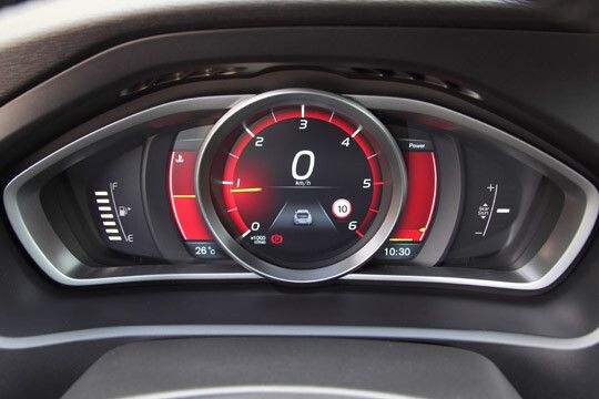 Für einen Aufpreis von 350 Euro ist das schicke 8-Zoll-Display erhätlich, bei dem der Fahrer je nach Fahrmodus zwischen den Varianten  Elegance, Eco und Performance wählen kann. (Foto: Volvo)