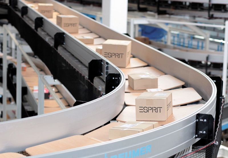 Jedes Kippelement hat seine eigene Motorsteuereinheit mit Infrarot-Sende- und -Empfangsmodul und einen Übertragerkopf, dadurch ist es autark und einzeln ansteuerbar.  (Bild: Beumer)