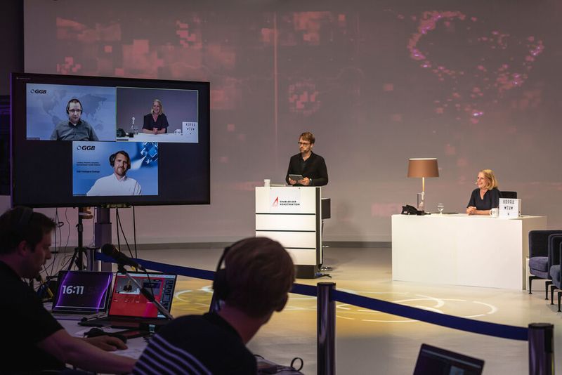Der Enabler-Award in der Kategorie Oberflächenfunktionalisierung ging an GGB - Senior Tribologist Marco Enger und Vertriebsleiter Siegfried Gsöls waren für die virtuelle Übergabe live zugeschaltet.  (Stefan Bausewein/Vogel Communications Group)