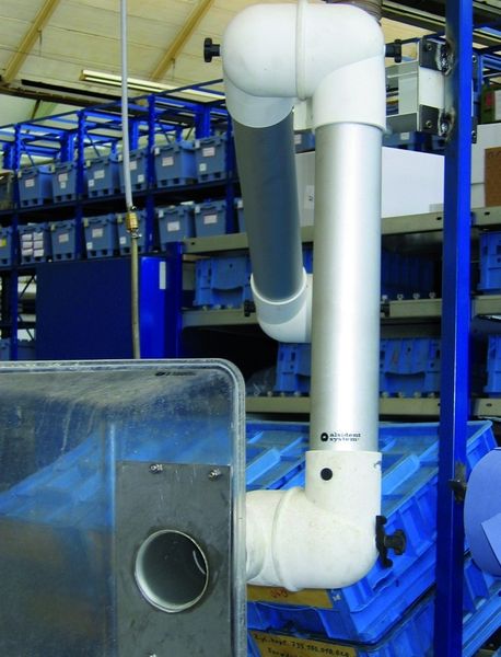 Bild 3: Ein beweglicher Absaugarm mit großer Haube kann flexibel für andere Klebeaufgaben umgesetzt werden. (Archiv: Vogel Business Media)