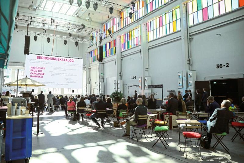 Zahlreiche Gäste fanden den Weg in die Trafohalle Baden anlässlich des Jubiläums der SNV. (Rachel Engeli)