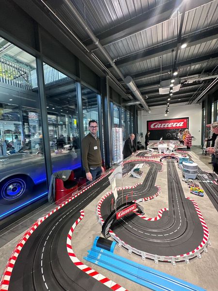 Während Catalin Barabas (Datavision) die Fahne schwenkt... (Bild: Vogel IT-Medien GmbH)