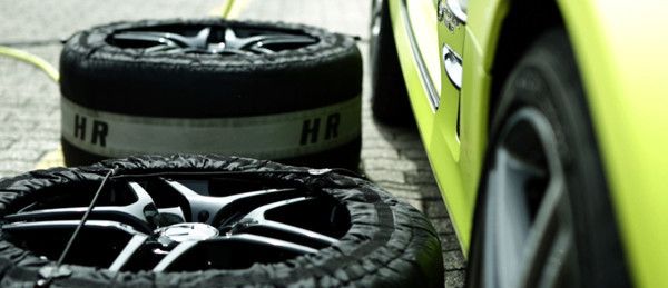 „... die Reichweite des Fahrzeugs würde es erlauben, mehrere Runden zu fahren. Aber nachdem sich die Akkus bei hoher Beanspruchung aufheizen und damit weniger Leistung abgeben können, haben wir nur einen Versuch, in dem wir die volle Leistung die volle Zeit zur Verfügung haben...“ (Bild: Mercedes-AMG)