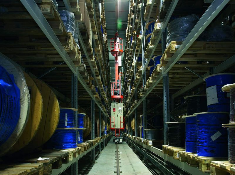 Gut abgelagert: Hochregal-Lager von TKD in Nettetal. Hier gibt es alles, was das Herz begehrt. (Archiv: Vogel Business Media)