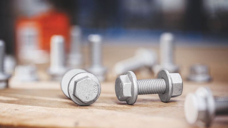 Dresselhaus hat sein exklusives Sortiment für den Fahrzeug- und Rahmenbau erweitert, mit neuen Packungsgrößen und zeitgemäßem Schutz vor Korrosion.(Bild:  Dresselhaus)