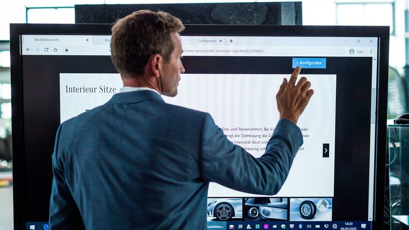 Digitale Elemente, wie ein Fahrkonfigurator, spielen eine wichtige Rolle im Entscheidungsprozess.(Bild:  Promotor/T.Volz)