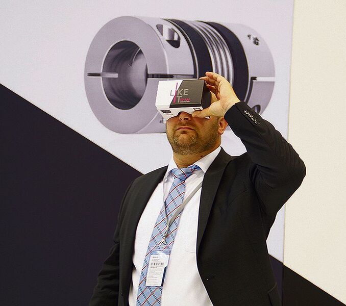 Mit der R+W-App können Messebesucher die Kupplung in der Virtual Reality erleben. (R+W Antriebselemente)