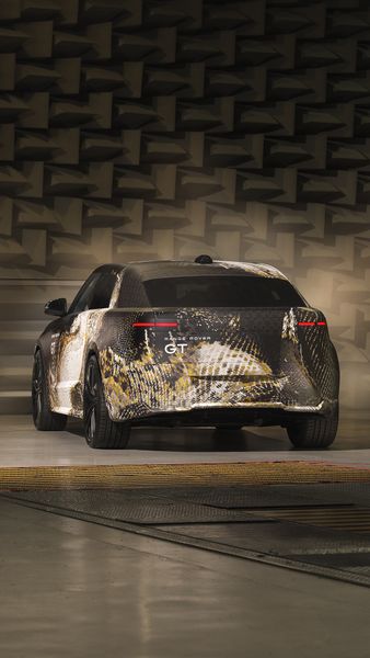 For the first time, the British brand deviates from its well-known SUV silhouette. (Source: Land Rover)