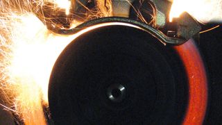 Verformungsmessung einer Bremsscheibe. (Bild: Micro-Epsilon Messtechnik)