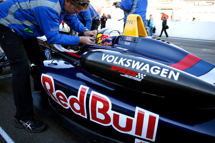 Für die Formel 3 Serie liefert Volkswagen Motoren. Gerüchte über einen Einstieg beim Red Bull Formel 1 Team machten immer wieder die Runde, wurden zuletzt von Ferdinand Piech Ende 2014 gestoppt. (Foto: FIA F3)