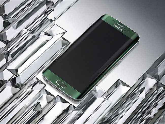 Das Gehäuse von Samsungs Premium-Modellen bestehen aus Glas und Metall. (Bild: Samsung)