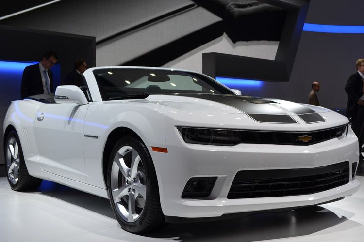 Der Camaro kommt künftig mit Lufthutze in der Motorhaube. (Foto: Rehberg)