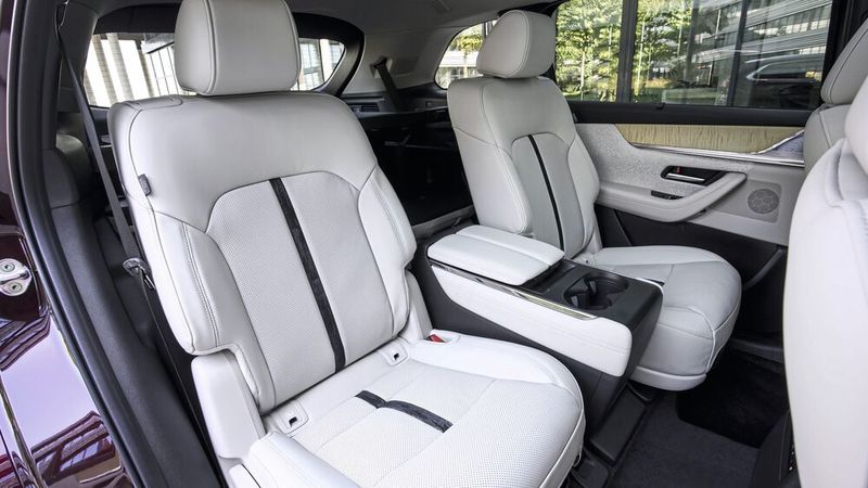 Als Sechssitzer bietet der CX-80 in der zweiten Sitzreihe noch mehr Reisekomfort. (Bild: Mazda)