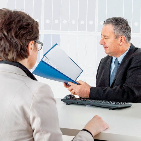 Das Gespräch mit der Hausbank ist entscheidend für die Entwicklung eines Betriebs. (Bild:  © Eder von Rabenstein - stock.adobe.com)