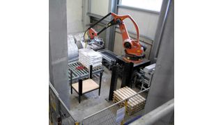 Durch das Roboter-Palettiersystem und die automatische Abfüllanlage kann Steuler-KCH, verglichen mit dem früheren manuellen Handling, in der gleichen Zeit die vierfache Menge abfüllen und palettieren. (Bild: Koch)