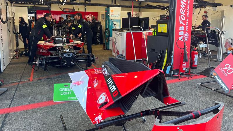 Die Formel-E-Boliden gewinnen mindestens 40 Prozent der verbrauchten Energie  durch regeneratives Bremsen während des Rennens zurück. (Bild: Simon – »kfz-betrieb«)