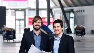 Die Moulding-Expo-Macher von links: Florian Niethammer und Florian Schmitz. Die beiden Projektleiter der Moulding Expo, betonen einen der wichtigsten Aspekte bei den Vorbereitungen: „Mit den ausstellenden Unternehmen muss gemeinsam eine Messe nach deren Anforderungen gestaltet werden.“ (Bild: Messe Stuttgart)