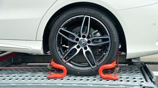 Kommen Aufträge außerhalb der Geschäftsräume zustande – wie beim Abschleppen –, muss das Unternehmen an seine gesetzlichen Verpflichtungen zum Widerrufsrecht denken.  (Bild: frei lizenziert)