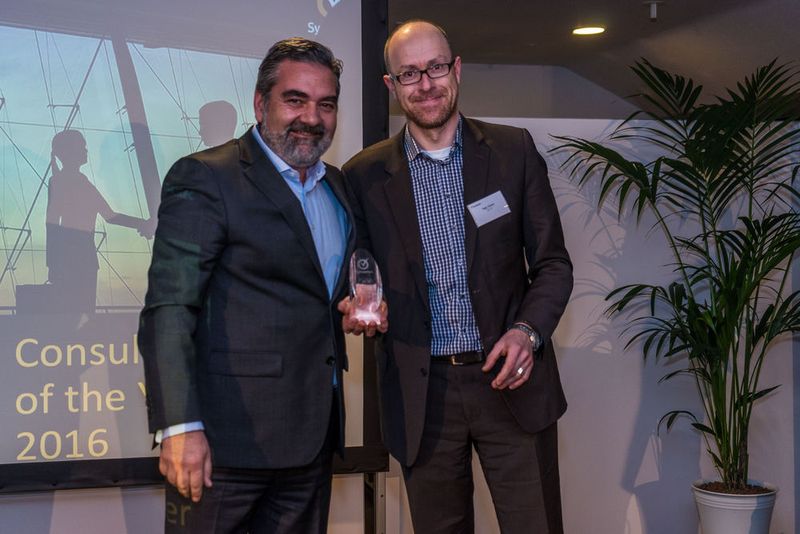 CC IT (vertreten durch Ingo Sauer) wurde von Symantec als „Consulting Partner of the Year“ ausgezeichnet. Den Award übereichte Frank Sammüller (Symantec). (Bild: Symantec)