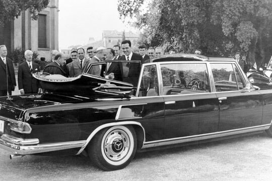 Im März 1962 beginnt der Produktionsauslauf für den Mercedes 300 D. Auf der IAA 1963 debütiert dann der Mercedes 600. (Archiv: Vogel Business Media)