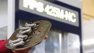 Ein beispielhaftes Hoerbiger-Produkt sind u. a. die im Bild gezeigten Ventilsitzplatten. (Bild: FPS Werkzeugmaschinen)